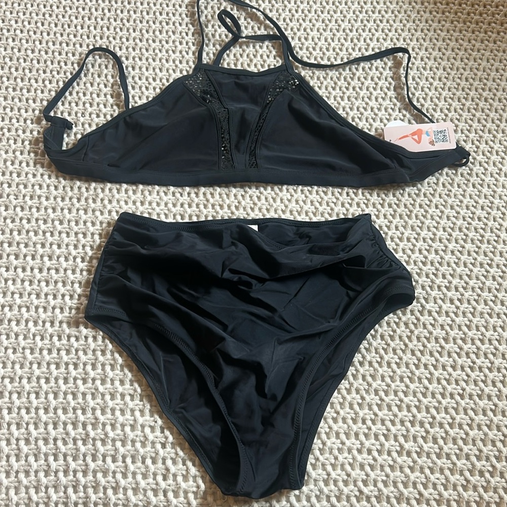 Black bikini